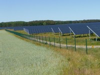 Solarpark, Sonnenkollektoren auf dem Feld